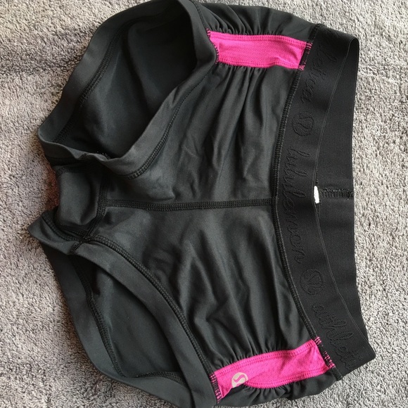 Lululemon hot yoga short shorts. XS