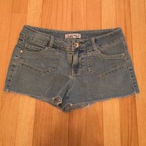 L.E.I. Ashley Lowrise Cutoffs