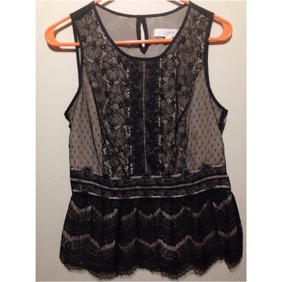 🎉HP🎉 LOFT lace peplum top - Picture 2 of 3
