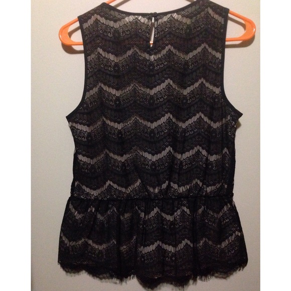 🎉HP🎉 LOFT lace peplum top - Picture 3 of 3