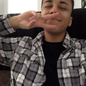 Meet your Posher, Dominic