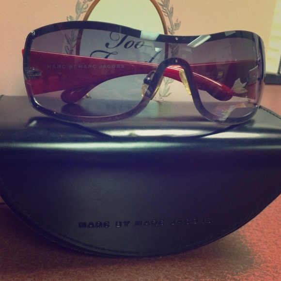 💯 Authentic Marc Jacobs Sunglasses🎉