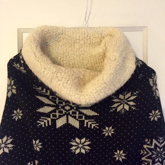 Poncho - Picture 2 of 4