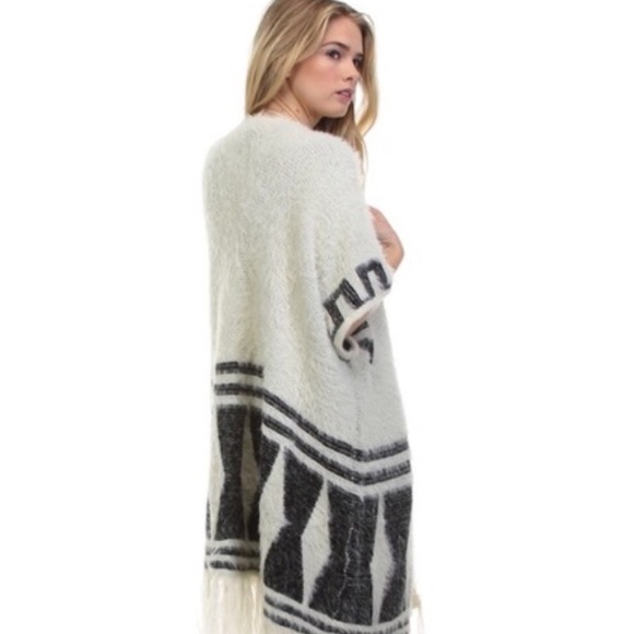 ◾️Aztec Fringe Cardigan - Picture 2 of 3