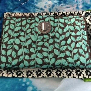 NWT Vera Bradley Turn Lock Wallet NWT Vera Bradley Turn Lock Wallet