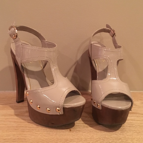 Gorgeous Taupe Wooden Studded Heels NWOT