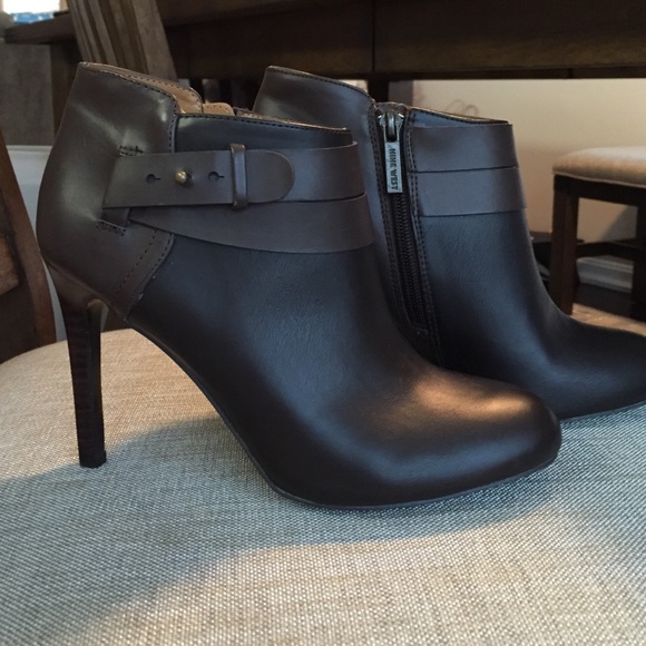 🎄SALE🎄Nine West Booties