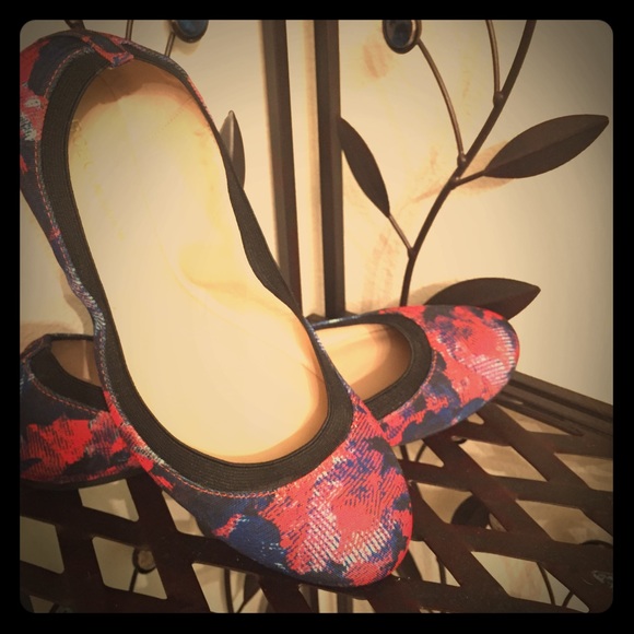 Bcbg casual flats