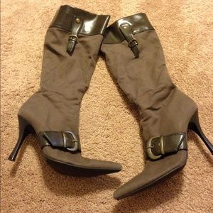 A pair of MIA boots