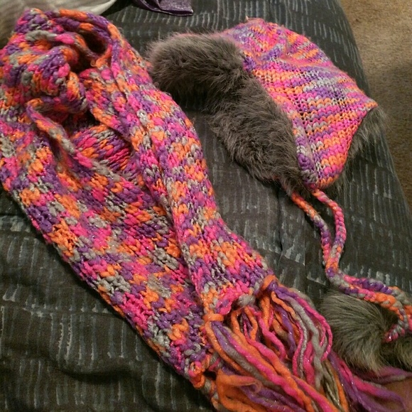 Hat and Scarf - Picture 3 of 4