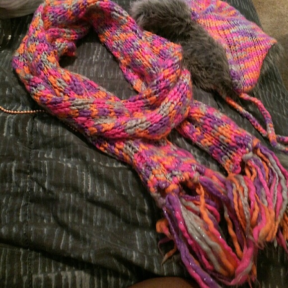 Hat and Scarf - Picture 4 of 4