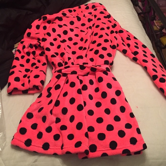 Pink Robe - Picture 4 of 4