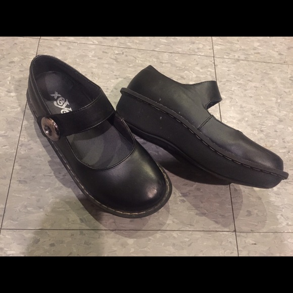 Girl uniform style shoes