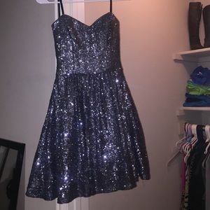 Windsor dress. Size 5/6 did like a Small