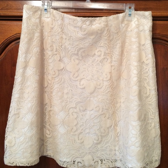 Creme lace skirt