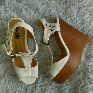 White wedges