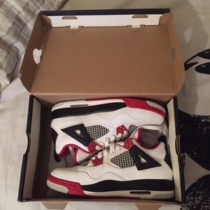 Air Retro Jordan Fire Red 4