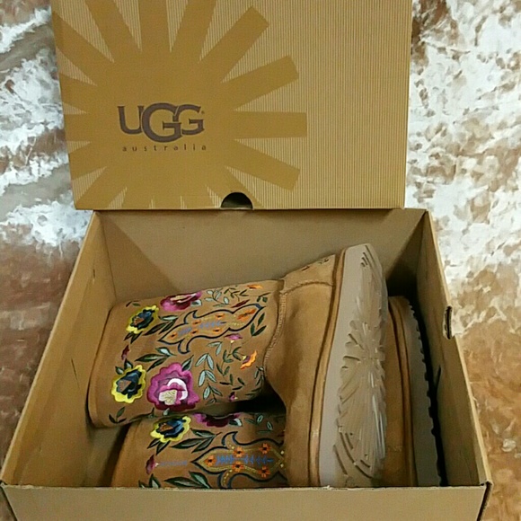NIB JULIETTE Uggs size 7