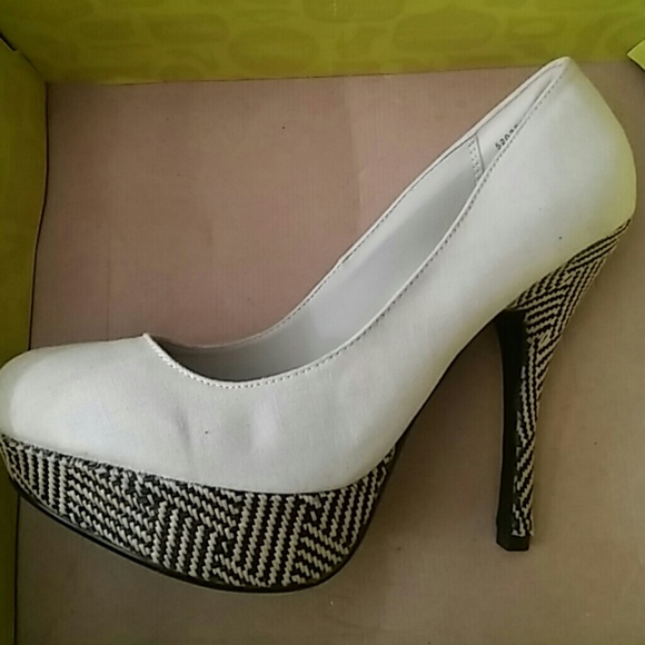 Beige heels - Picture 1 of 2