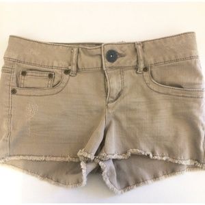 Kaki shorts
