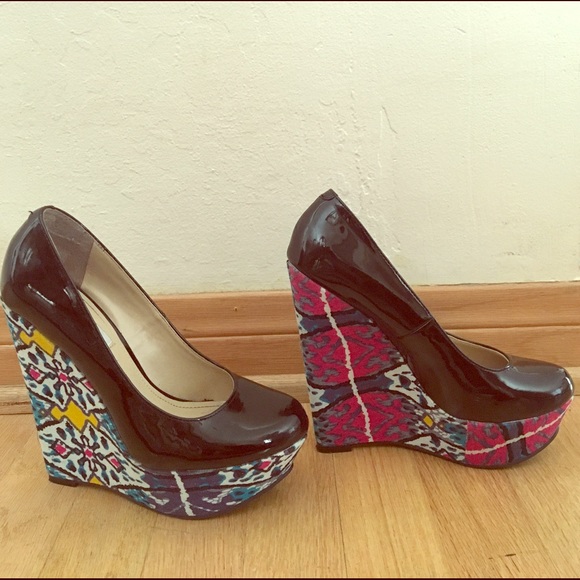 Steve Madden closed toe print platform pumps