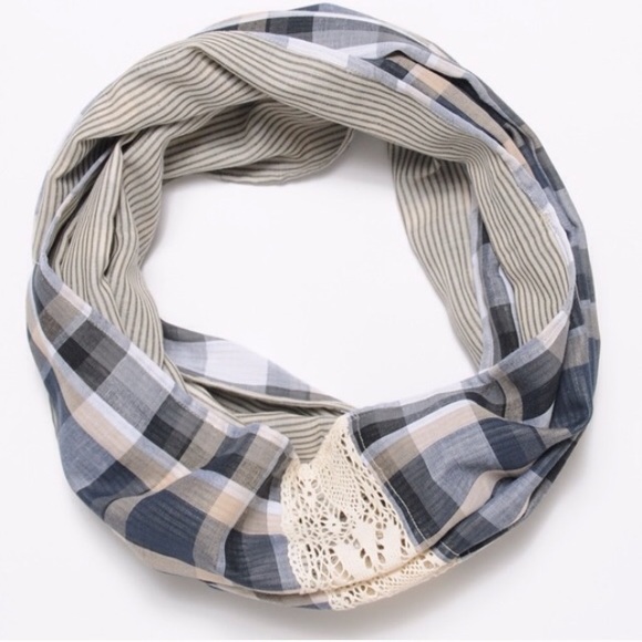 🚨PRICE FIRM Navy Patterned Infinity Scarf - Picture 2 of 2