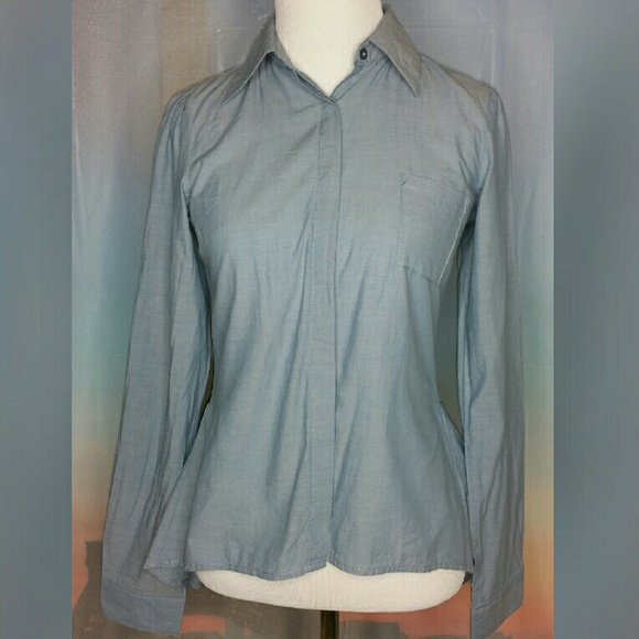 CHAMBRAY BUTTON DOWN