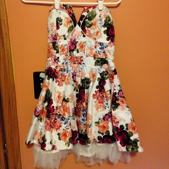 Dress - Picture 3 of 4