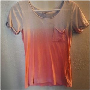 Ombré orange and white t-shirt.