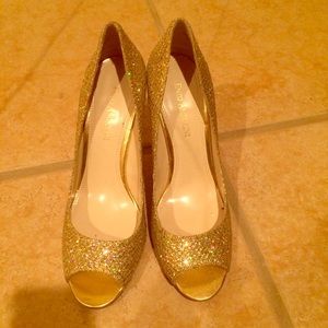 Gold glitter peep-toe pumps