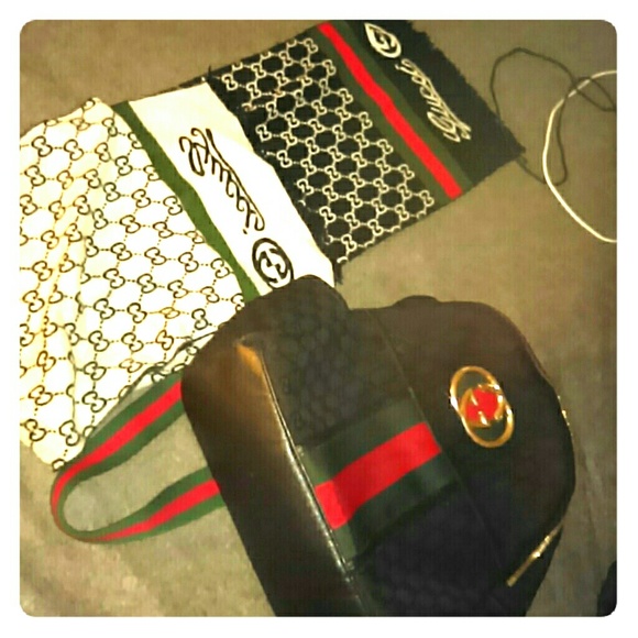 2 sided Gucci Scarf !