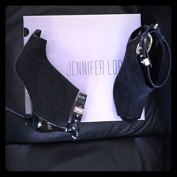 JLo peep toe booties!