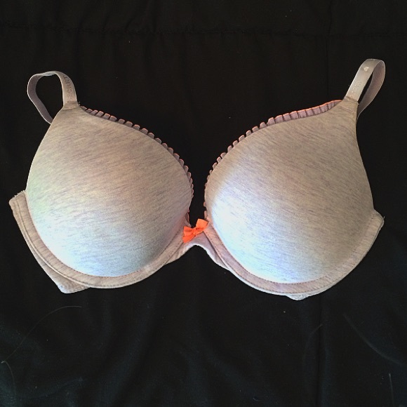 Victoria's Secret flirty bra. Brand new