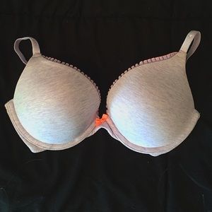 Victoria's Secret flirty bra. Brand new