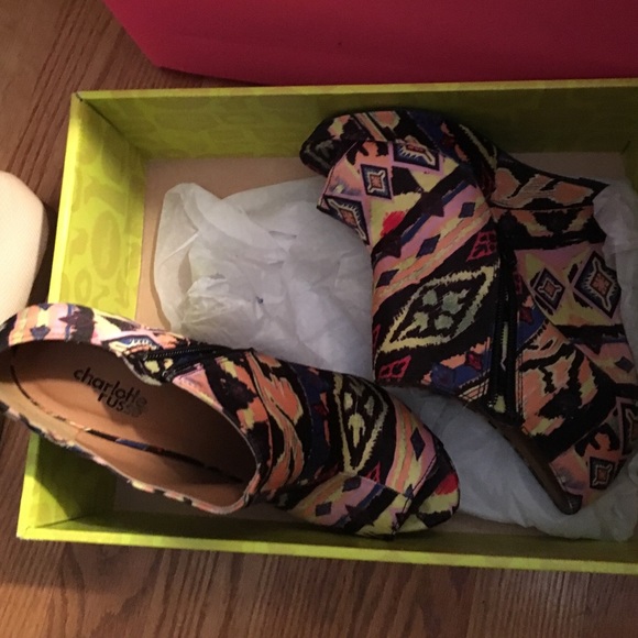 Printed wedge heels