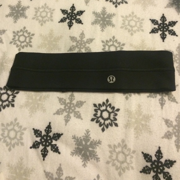 Black Lululemon headband