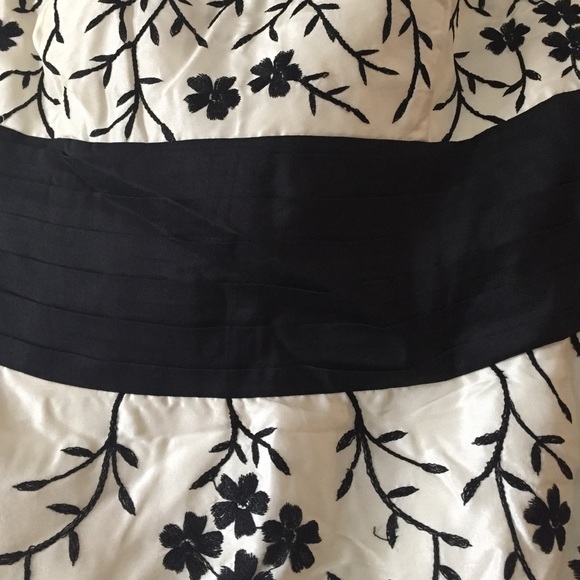 Formal dress - Picture 2 of 3