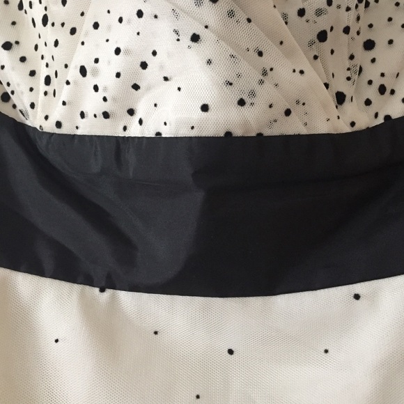 Formal dress - Picture 2 of 3