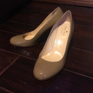Never worn Kate Spade tan pumps, size:6