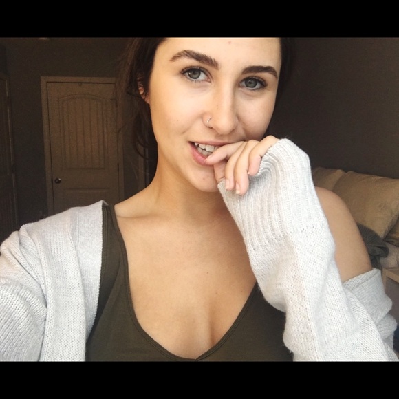 Meet your Posher, Olivia - Picture 1 of 1