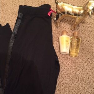 Victoria's Secret black leggings plus more❤️