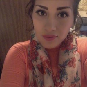 Meet your Posher, Leticia