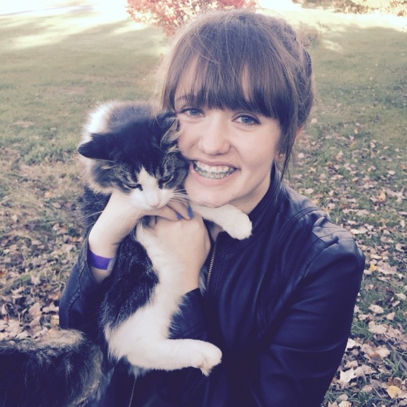 Meet your Posher, Lea - Picture 1 of 1