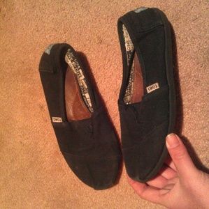 Toms youth size 3.5
