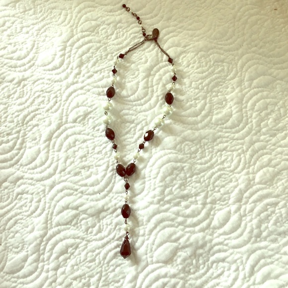 White House black market Y necklace