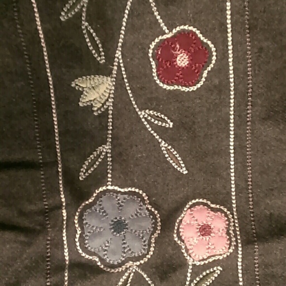 Beautiful Long Grey Skirt with Decorative Flowers - Picture 2 of 4