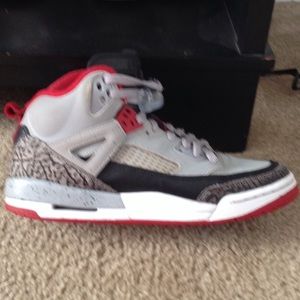 Good condition no flaws almost brand new Jordan...