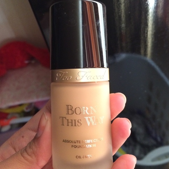 Two faced foundation in nautical beige