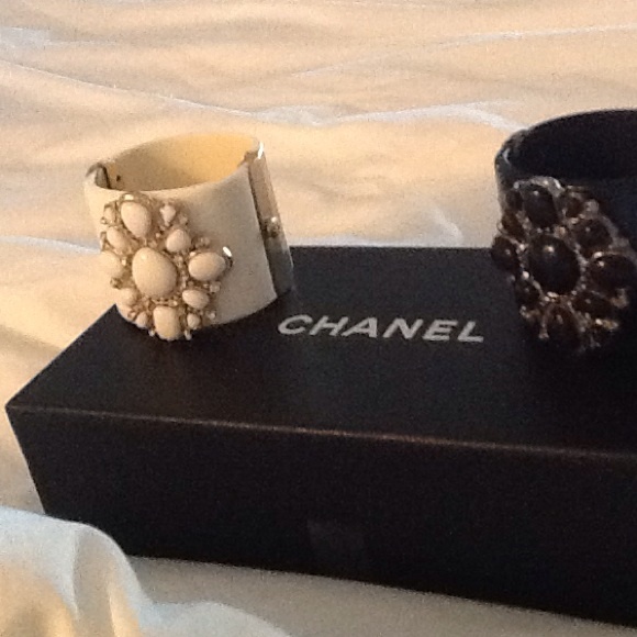 Chanel Ivory Cuff Bracelet with Gripoix Stones - Picture 1 of 4