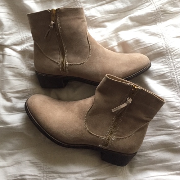 Suede tan booties